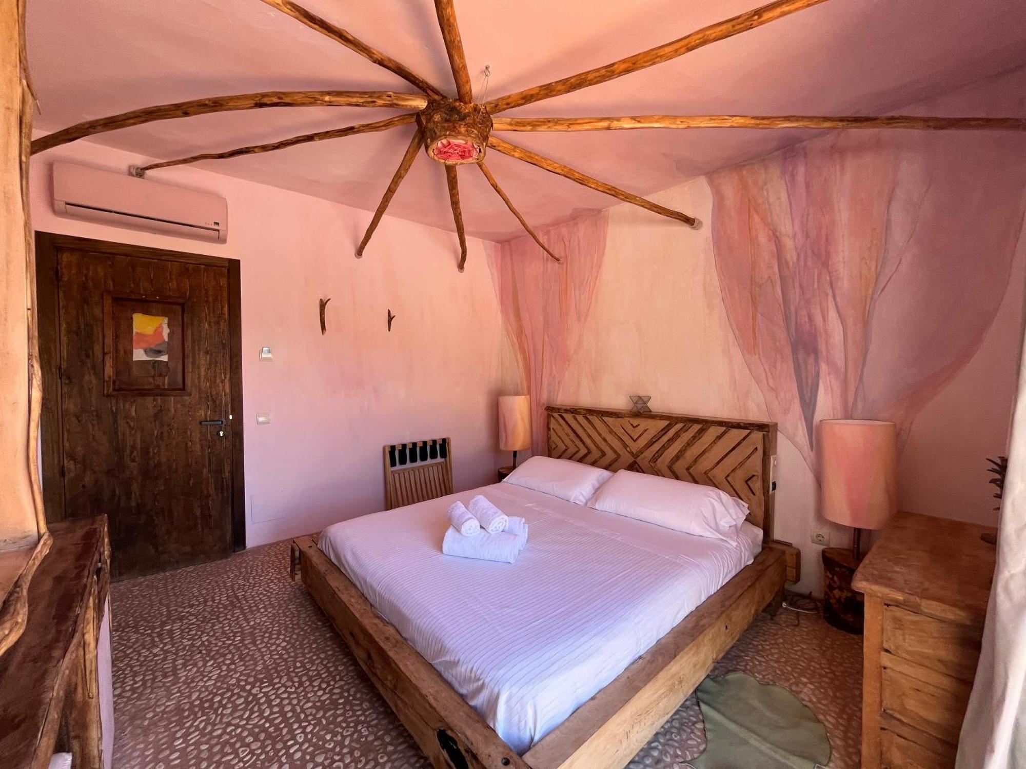 Boutique Hostal La Curandera De Salinas Sant Francesc de s'Estany المظهر الخارجي الصورة